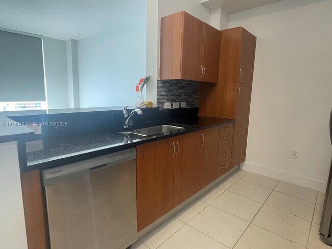 Foto del edificio - 2775 NE 187th St