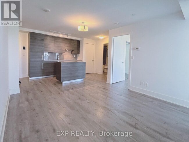 Building Photo - 200 Bloor St W