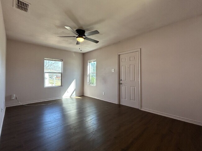 Foto del edificio - Indulge in the charm and comfort of a cozy, inviting home!