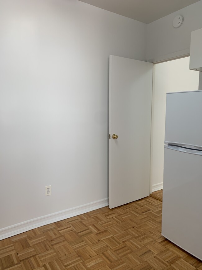 Building Photo - 164 Mott St
