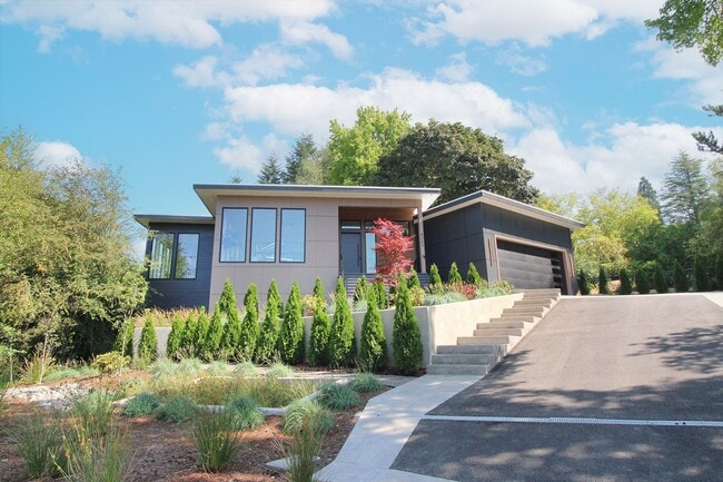 Building Photo - 6233 SW Hamilton Way