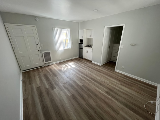 Foto del interior - 944 Tiverton Avenue