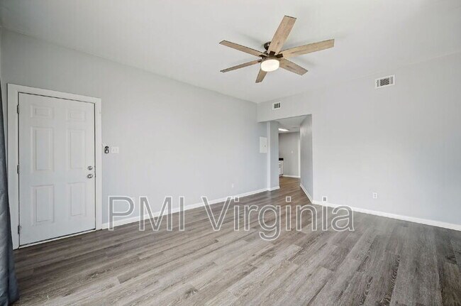 Foto del edificio - 318 N Main St