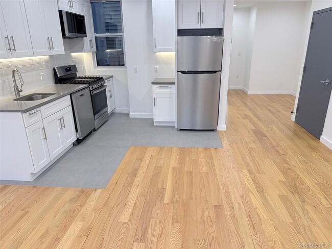 Building Photo - 40-18 50th Ave