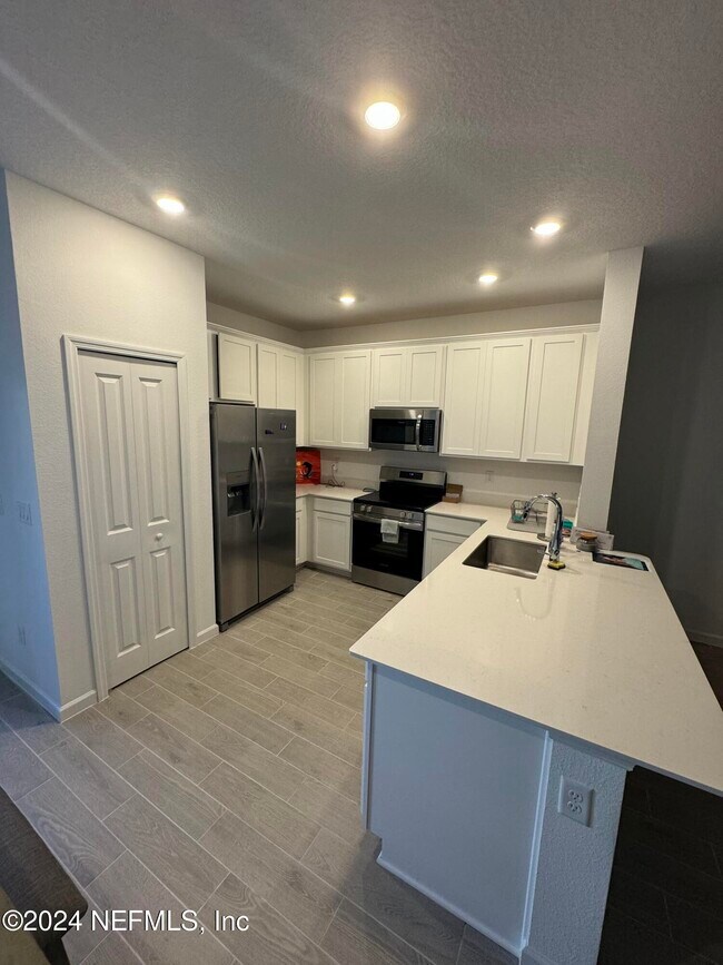 Foto del edificio - 347 Belfort Ct