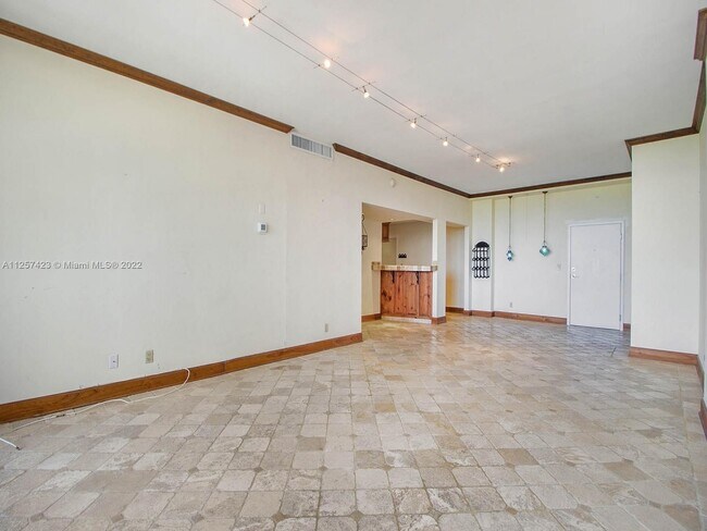 Building Photo - 90 Edgewater Dr