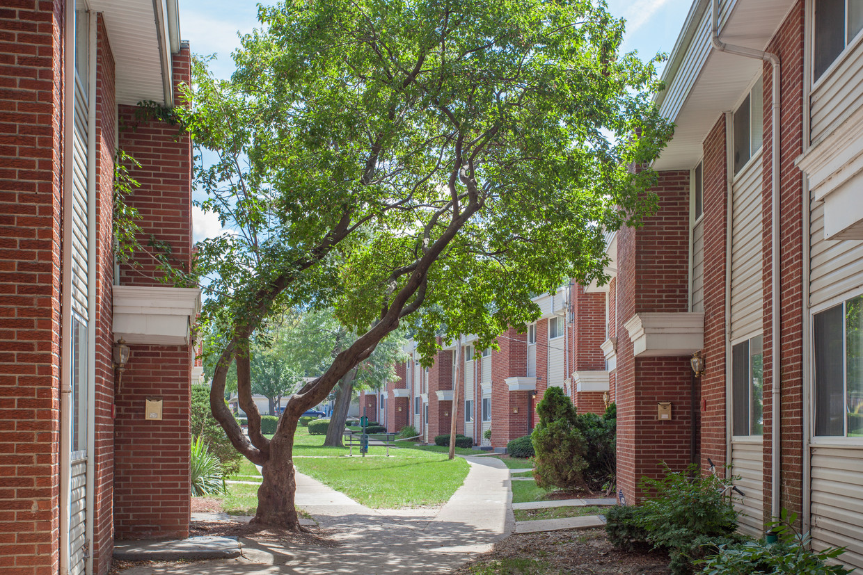 Westbury Park Apartment Homes - Westbury Park Townhomes