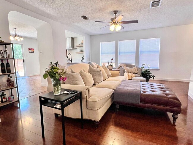 Foto del edificio - 3204 Elizabeth Anne Ln