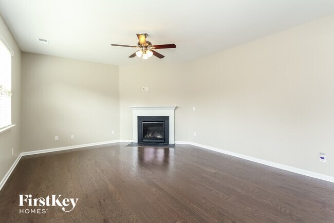 Building Photo - 11370 Cedarvale Farm Pkwy