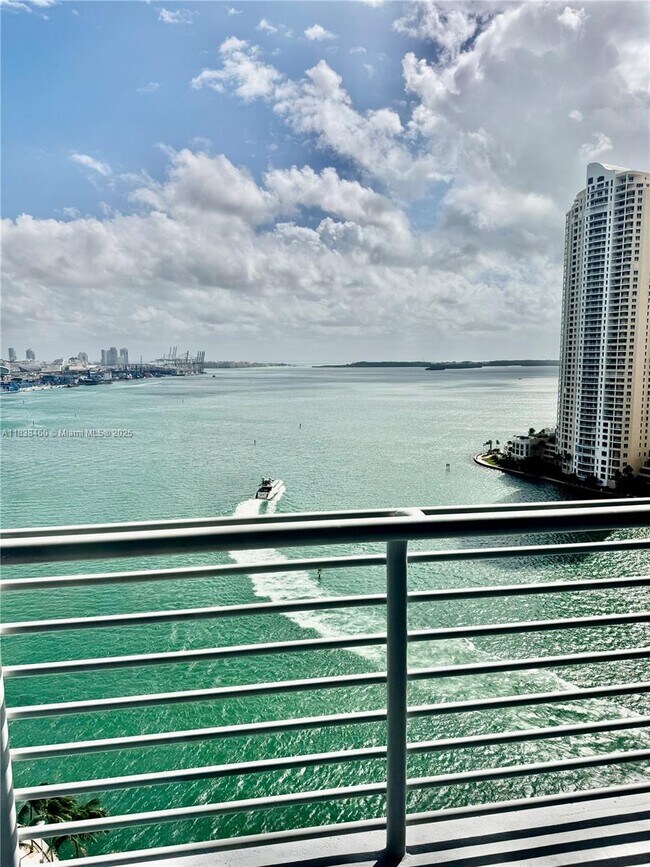 Building Photo - 325 S Biscayne Blvd Building Photo - 325 S Biscayne Blvd