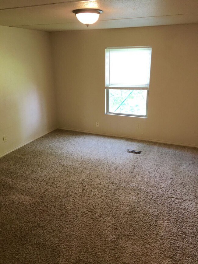 Foto del edificio - 2918 SW J Ave Mobile Home