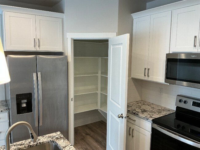 Foto del edificio - 816 N Hilltop Dr