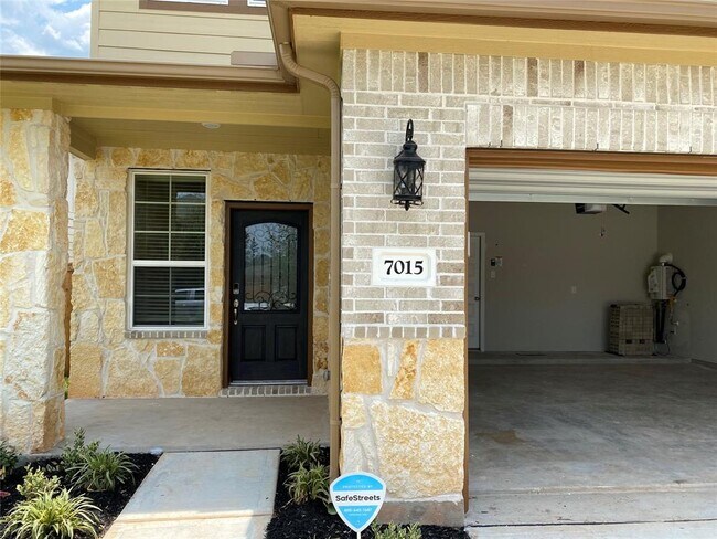 Foto del edificio - 7015 Silverleaf Oak St