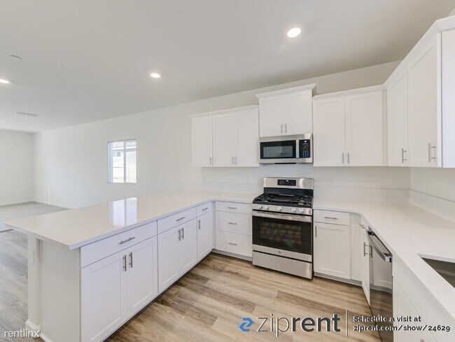 Foto del edificio - 4 br, 3 bath House - 986  South Kandarian ...