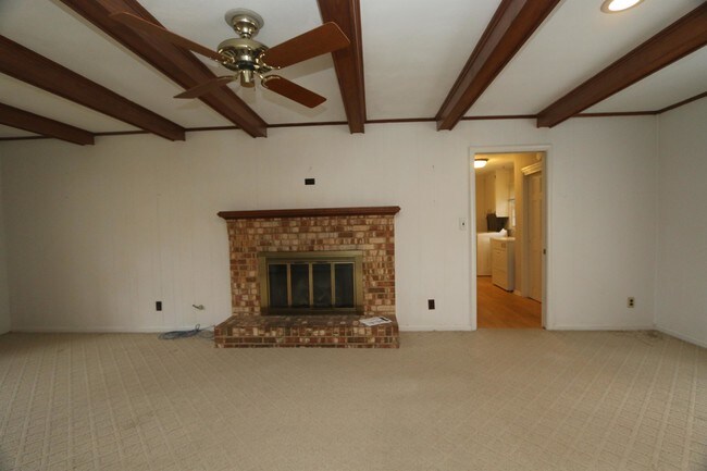 Building Photo - 901 Kaster Arch