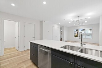 Building Photo - 11440-11487 87 St NW