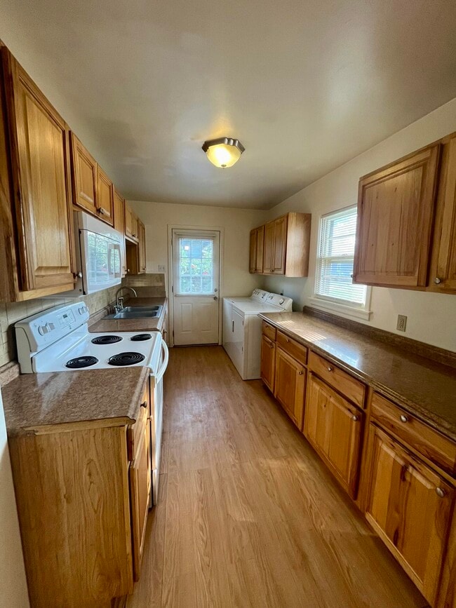 Foto del edificio - 4601 Elgin Ave
