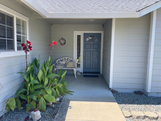 Building Photo - 143 Goldenwest Ct