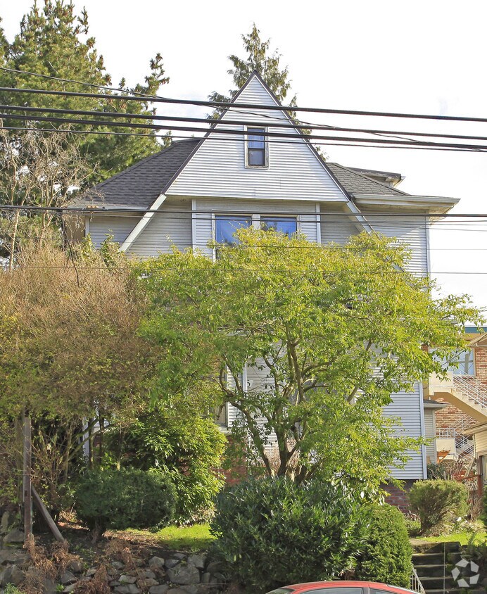 Building Photo - 206 12th Ave E