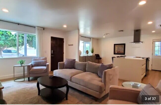 Building Photo - Tempe Gem - Fully furnished with a pool