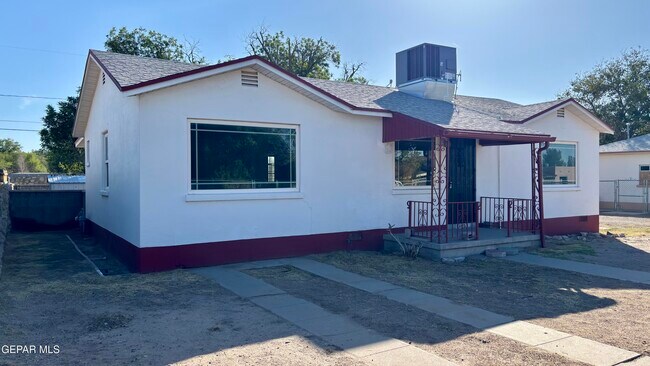 Foto del edificio - 8033 Carpenter Dr
