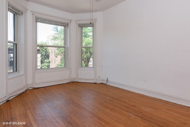 Building Photo - 3515 N Wilton Ave