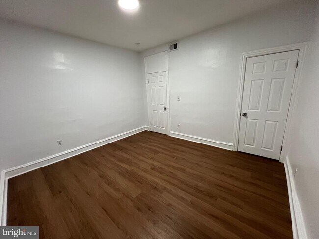 Foto del edificio - 121 S 55th St