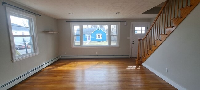 Foto del edificio - Charming 4-Bedroom Home for Rent in Manche...