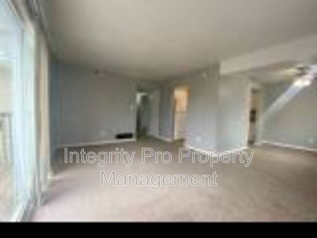 Building Photo - 135 Manor Dr