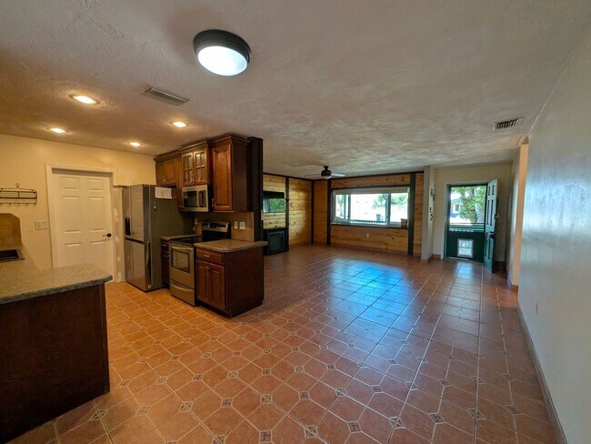 Foto del edificio - Lovely large 2/2/1 in Beverly HIlls