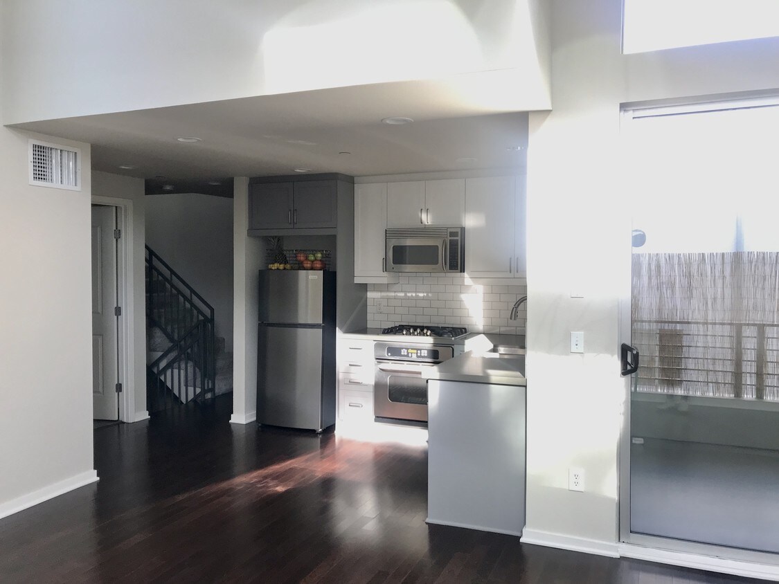 kitchen - 2393 Silver Lake Blvd