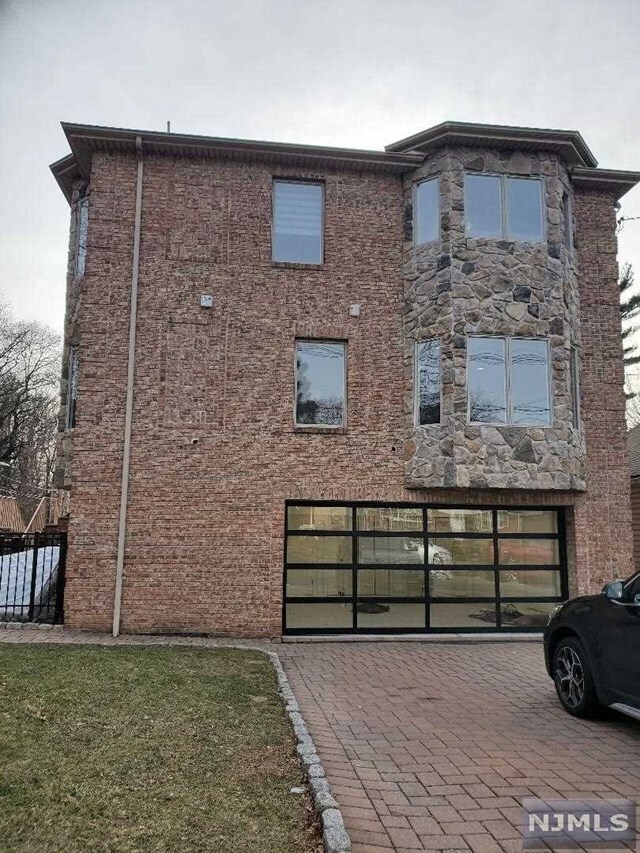 Building Photo - 275 5th St