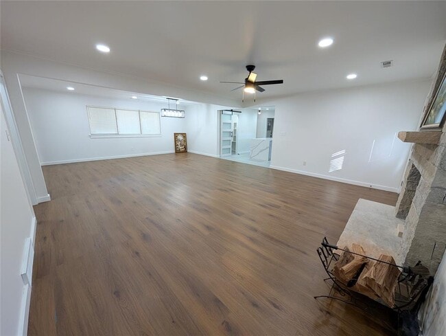 Building Photo - 3500 Bella Vista Dr