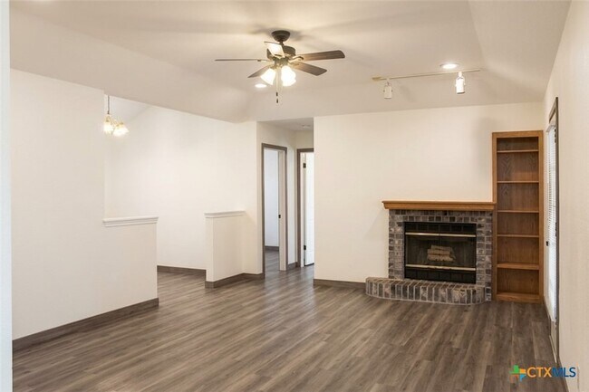 Foto del edificio - 615 Atkinson Ave