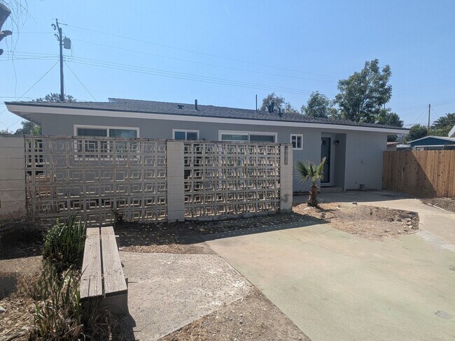 Foto del edificio - Freshly Remodeled Home Just Steps from Dow...