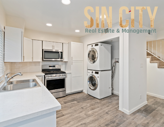 Foto del edificio - "Spacious 3-Bed Oasis with 2.5 Baths in Pr...
