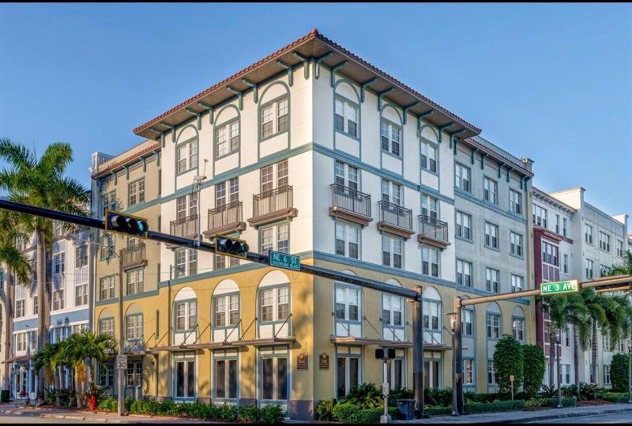 Foto principal - 533 NE 3rd Ave