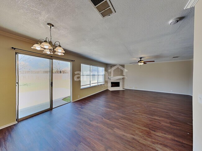 Foto del edificio - 3104 Pinehurst Ct