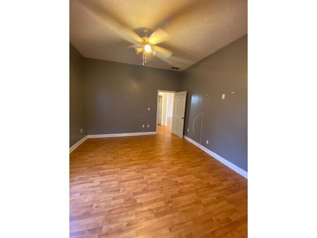 Foto del edificio - 777 Central Ave SW
