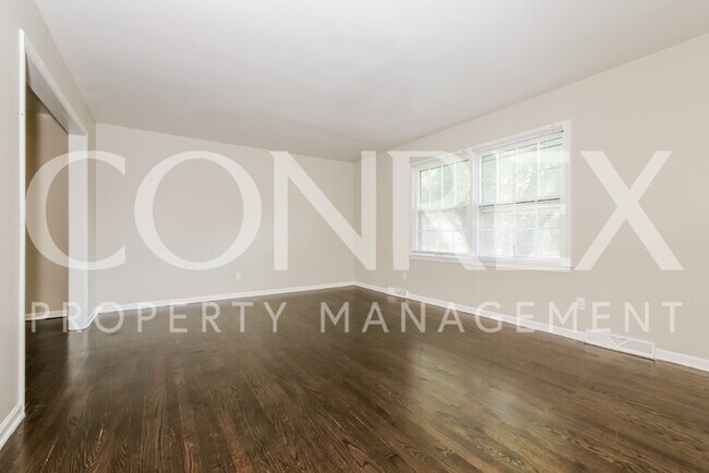 Building Photo - Charming 3 bedrom