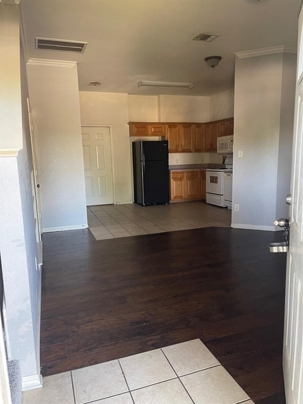 Building Photo - 412 Central Park Dr