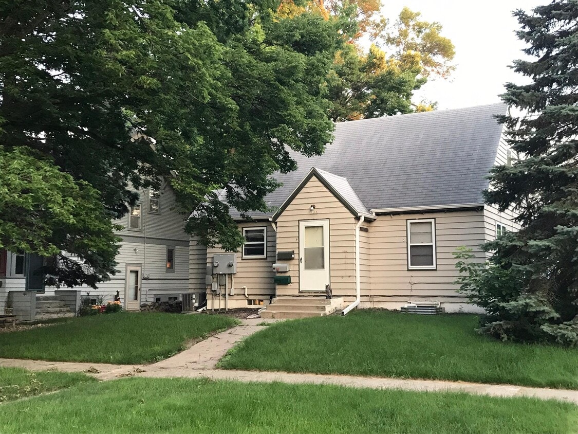1108 5th St, Brookings, SD 57006 House Rental in Brookings, SD