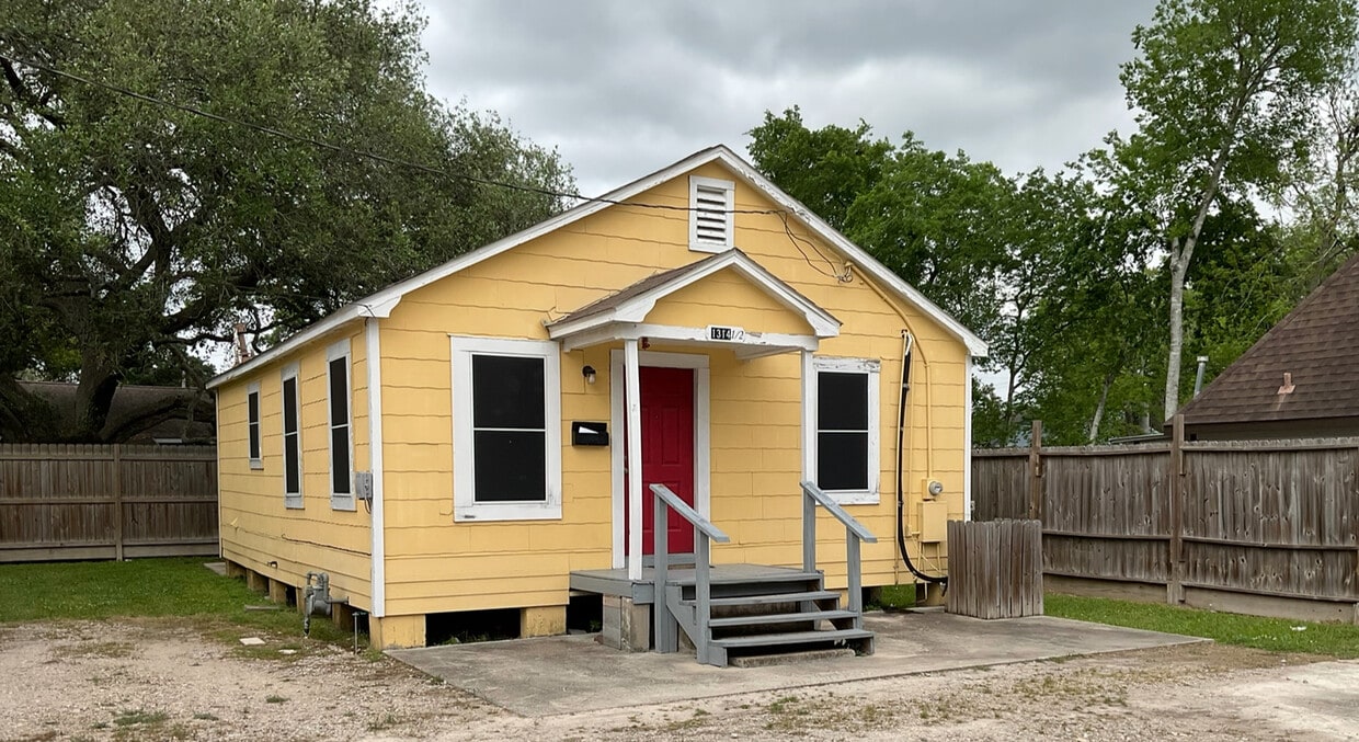 Primary Photo - 1314 W Blum St