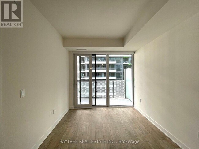 Photo du bâtiment - 135 Lower Sherbourne St