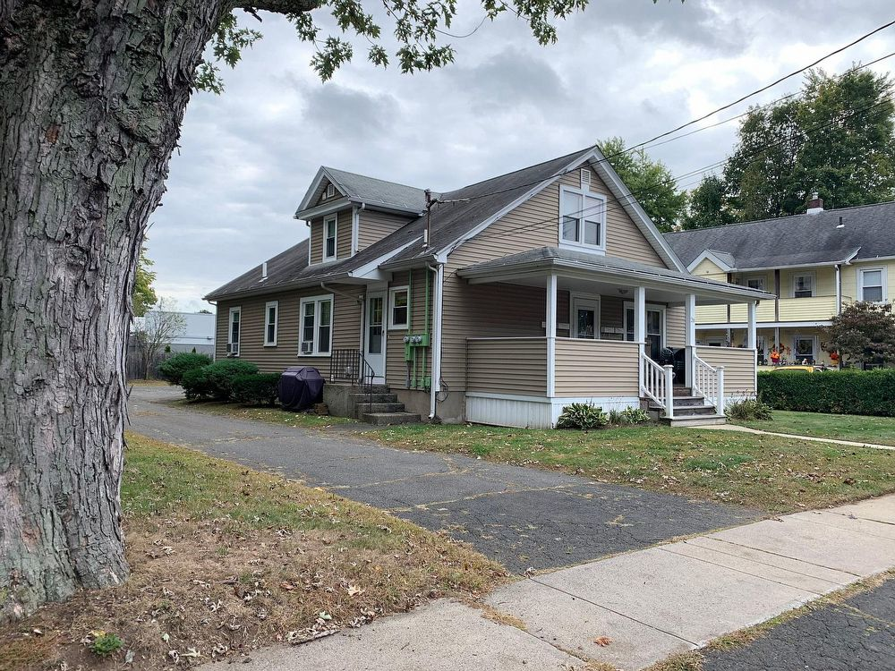 Primary Photo - Available Immediately 1 Bedroom for 750