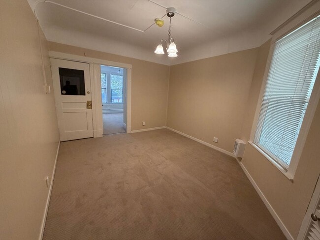 Building Photo - Bright & Spacious One Bedroom, Recently Renovated, W&D in Unit.  Available Now!