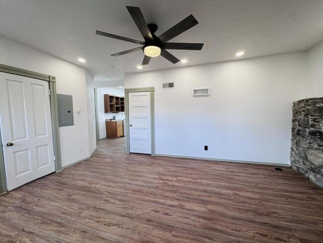 Foto del edificio - 525 Rodney Ct