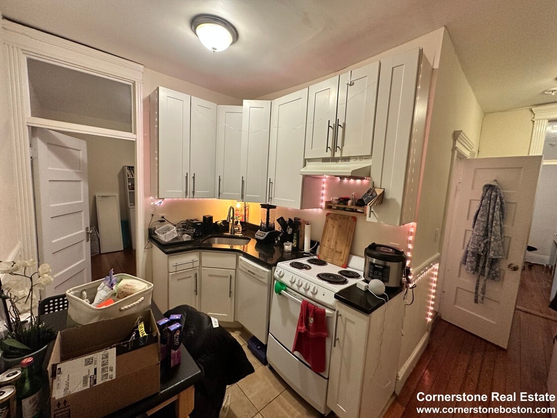 Primary Photo - 28 Symphony Rd