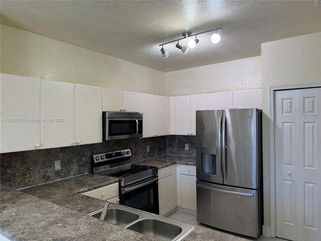 Foto del edificio - 15882 SW 42nd St