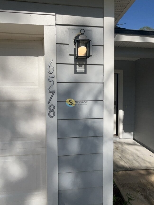 Building Photo - 6578 Flowers Ave